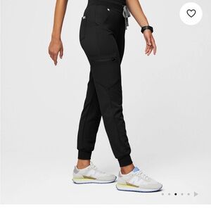 Women's Black Cargo Jogger Pants. Zamora high waist jogger scrub pant. NWT
